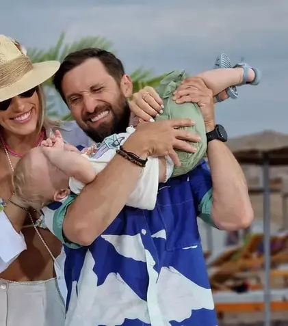 Fiul lui Dani Oțil a împlinit un an! Ce imagine adorabilă a publicat prezentatorul TV cu micuțul