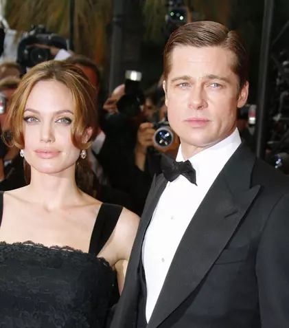 Angelina Jolie, acuzată de Brad Pitt că a vândut „în secret" o parte din crama lor din Franța. Motivul răzbunării