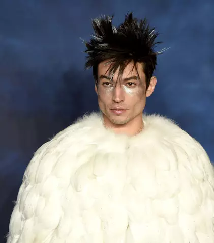 Ezra Miller, actorul din „The Flash”, pledează nevinovat pentru furt calificat. Riscă ani grei de închisoare
