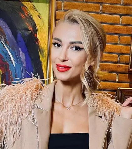 Andreea Bălan a spus în ce investește banii. Ce face cu hainele vechi din dulapul ei