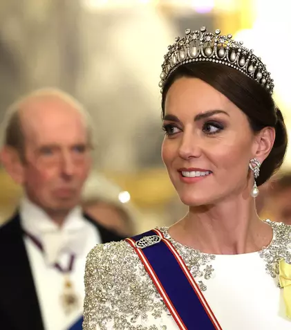 Kate Middleton, ravisantă la primul ei banchet de stat în calitate de prințesă de Wales. Ce semnificație au bijuteriile alese