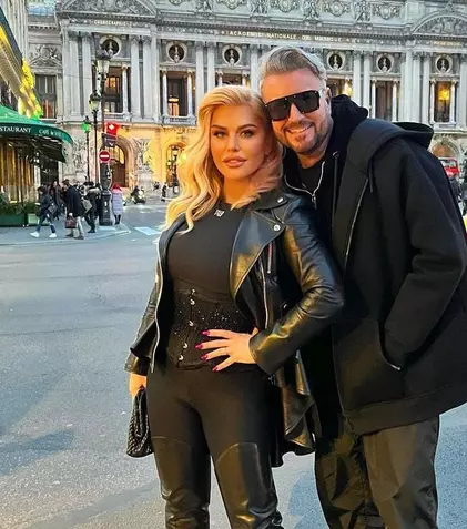Loredana Groza l-a sărutat pe Cătălin Botezatu, de ziua lui! Imaginile au devenit virale. „Asta e, se întâmplă”