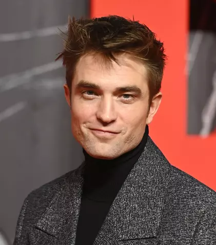 Robert Pattinson și iubita lui, Suki Waterhouse, prima apariție împreună pe covorul roșu