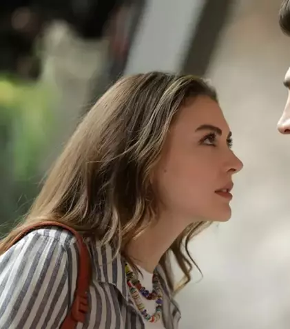 „Îndrăgostiți din interes”, un nou serial turcesc de succes la Acasă TV. Cine sunt actorii principali