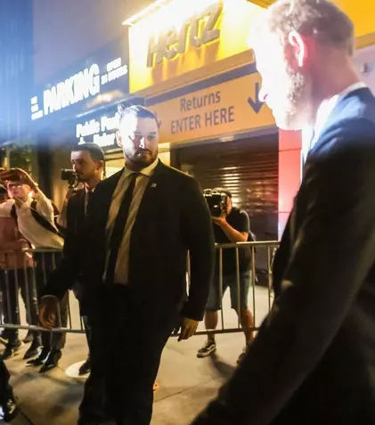 Harry și Meghan, urmăriți de paparazzi și implicați într-un incident „aproape catastrofal”. Ce spune poliția din New York