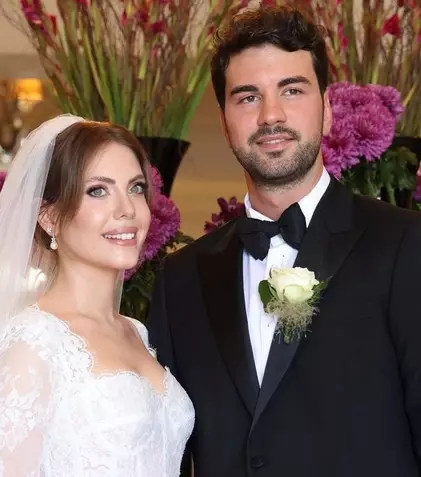 Eda Ece din „Prețul fericirii” s-a măritat! Cum a arătat în rochie de mireasă. Primele imagini