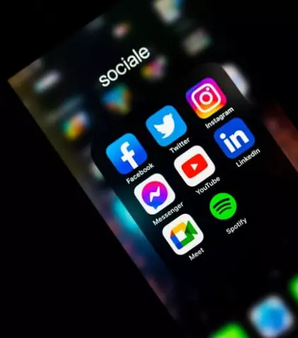 Leagănul Digital: Îmbinarea email marketing-ului cu rețelele sociale