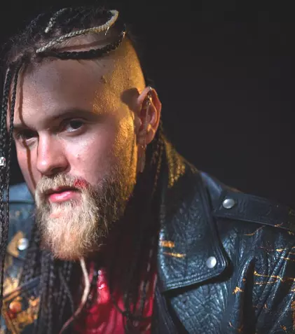 Majii, fost concurent la „X Factor”, a lansat o piesă în 5 stiluri diferite. Alina Eremia, printre colaboratori