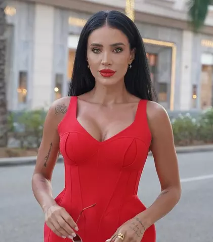 Cum arată Adelina Pestrițu în costum de baie după ce a renunțat la implanturi. Vedeta se bucură de Paște pe plajele din Turcia