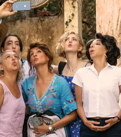 Review „Nuntă à la grec 3”. Grecia, o continuă surpriză în noul film cu Nia Vardalos și John Corbett