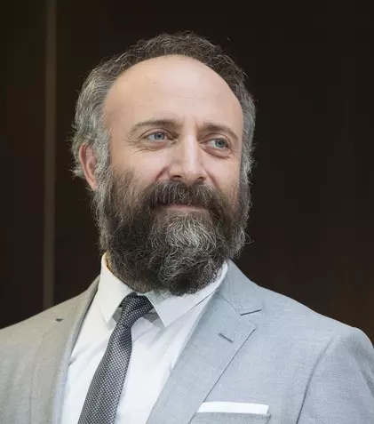 Halit Ergenç, din „Suleyman Magnificul” joacă într-un serial pentru Netflix. Aflați despre ce e vorba