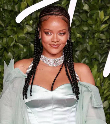 Rihanna, apariție de senzație în lenjerie intimă! Detaliul ascuns din poze care i-a făcut pe toți să strige: „Vine bebe 4?”