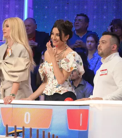 Andreea Bănică și Claudia Pătrășcanu, invitate la Roata norocului, de la Kanal D