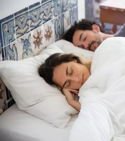 Somiera 160x200 face somnul în cuplu mai dulce! Iată câte beneficii aduce sănătății și tonusului zilnic!