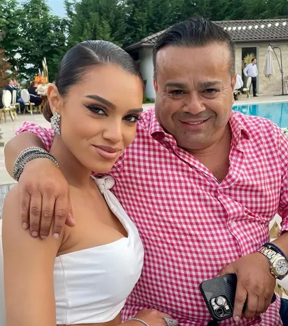 Karmen, dezvăluiri despre averea sa și din ce își câștigă existența după divorț! Suma uriașă încasată din primul contract de fiica lui Adrian Minune