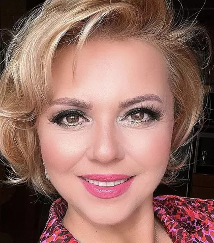 Cornelia Rednic, între noua emisiune TV și scenă. „În viaţă, este bine să fii autentic”. EXCLUSIV