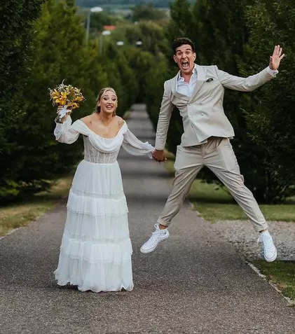 Ilona Brezoianu, noi imagini din culisele nunții sale ieșite din comun. Cum au arătat decorul și bufetul