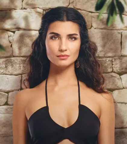 „Un alt sine” a revenit pe Netflix cu sezonul 2. Ce se întâmplă în noile episoade ale serialului cu Tuba Büyüküstün în rolul principal