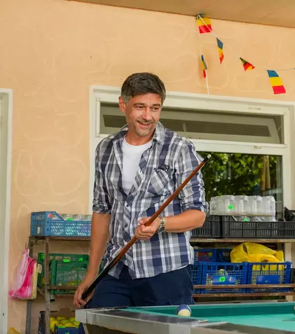 Cine este Bogdan Albulescu din „Iubire cu parfum de lavandă”. A fost căsătorit cu o actriță celebră