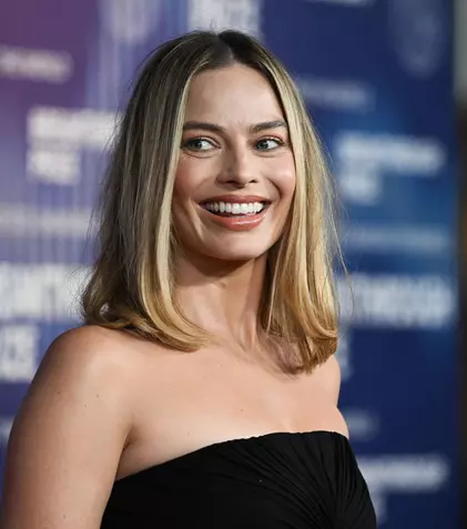 Cum arată Margot Robbie la opt luni de când a devenit mamă. A revenit la rochiile mini și ținutele provocatoare