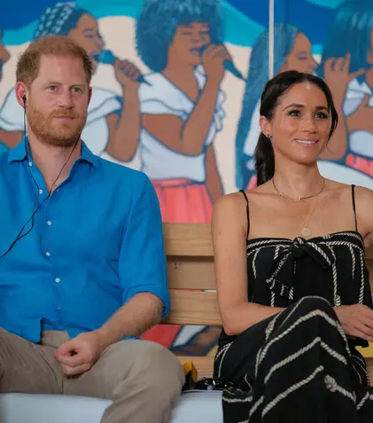 Meghan Markle și Prințul Harry, invitați în Marea Britanie. Ce încearcă să facă familia Prințesei Diana