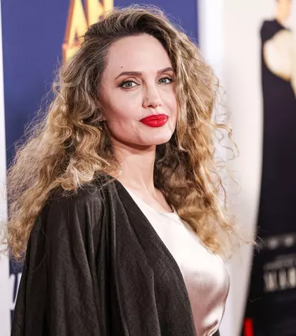 Angelina Jolie, la limita puterilor: aparițiile recente îi îngrijorează pe apropiați. A ajuns să cântărească doar 45 de kilograme