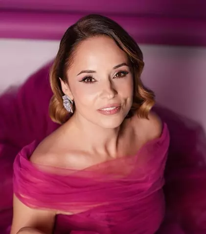 Andreea Marin a împlinit 50 de ani. Fosta Zână a Surprizelor, în cadre inedite dintr-o ședință foto de colecție, cu un invitat surpriză