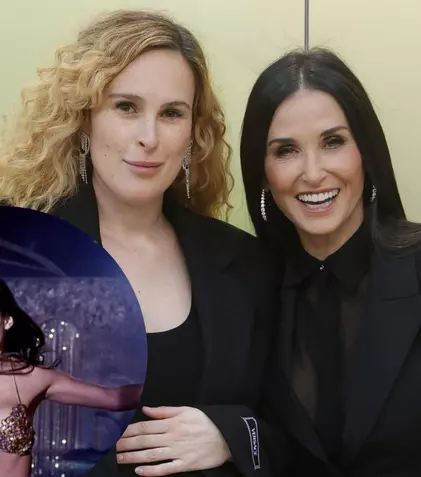 Fiica lui Demi Moore recreează look-ul din „Striptease” după 30 de ani. Rumer Willis poartă bikinii iconici ai mamei