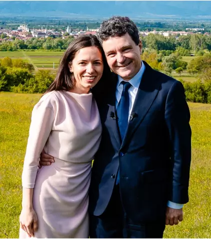 Mirabela Grădinaru l-a dat de gol pe Nicușor Dan. De ce a ales să-și ducă singur fiica la școală