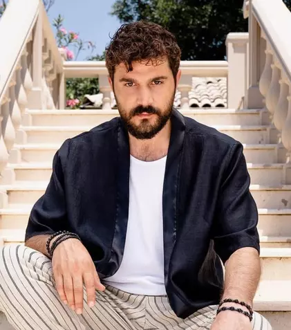 Burak Sevinç, Fikret Leto din „Dragoste fără hotare”, apariție spectaculoasă alături de iubita sa. Cine e superba actriță care l-a cucerit