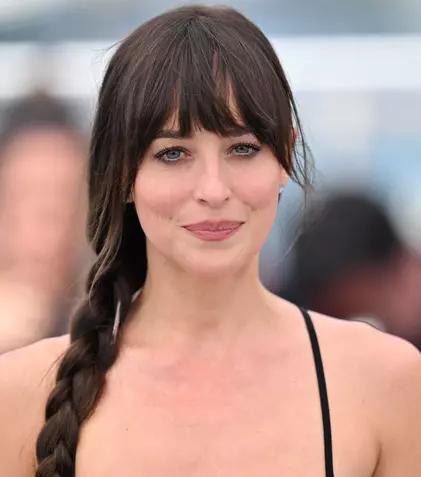 Dakota Johnson are o avere astronomică la doar 35 de ani. Actoria și modelingul i-au umplut conturile