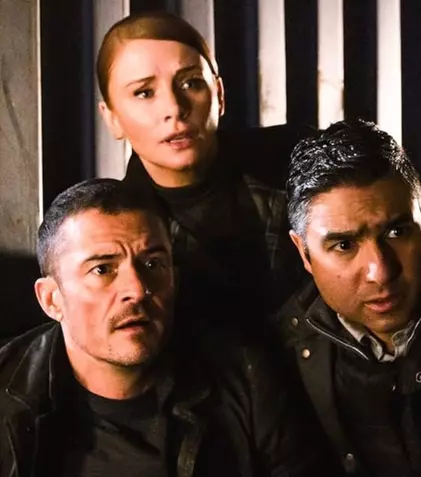 Deep Cover – comedie de acțiune cu Bryce Dallas Howard și Orlando Bloom, acum pe Prime Video | Trailer și poveste
