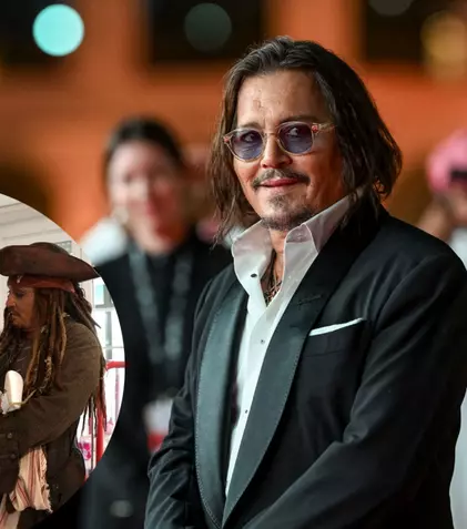 Johnny Depp, în pielea lui Jack Sparrow, aduce zâmbete copiilor de la un spital de pediatrie. Imagini emoționante