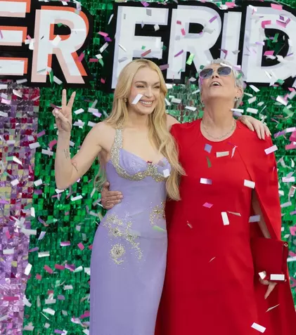 Lindsay Lohan și Jamie Lee Curtis au strălucit la premiera londoneză a filmului „Freakier Friday”. Fac echipă din nou după 22 de ani