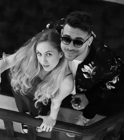 Cine este Claudia Cîrjan, partenera lui Andrei Niculae la Power Couple 2026. De la podiumurile din Bangkok, direct în Malta!