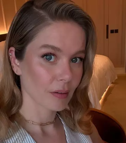 Burcu Biricik are o afacere împreună cu soțul ei. Actrița din „Fata de la fereastră” a deschis un hotel boutique în Turcia - Cât costă o noapte de cazare