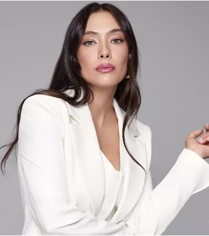Neslihan Atagül, sinceră despre viața după ce a devenit mamă: ce s-a schimbat după nașterea lui Aziz