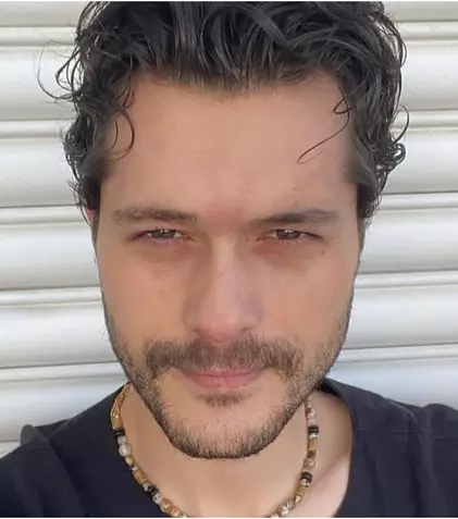 Cine este Alperen Duymaz, protagonistul serialului „Leyla” de la Pro TV. Detalii neștiute despre celebrul actor