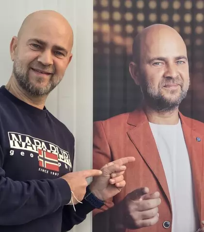 Cosmin Seleși a dat totul din casă: ritualul bizar pe care îl are în cabina de probă înainte de „Batem palma”. Cum arată o zi de filmare pentru vedetă