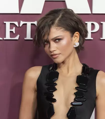 Zendaya, fustă din piele și abdomen de fier! Soțul ei, Tom Holland, a privit-o fascinat pe covorul roșu. Imaginile momentului cu celebra actriță