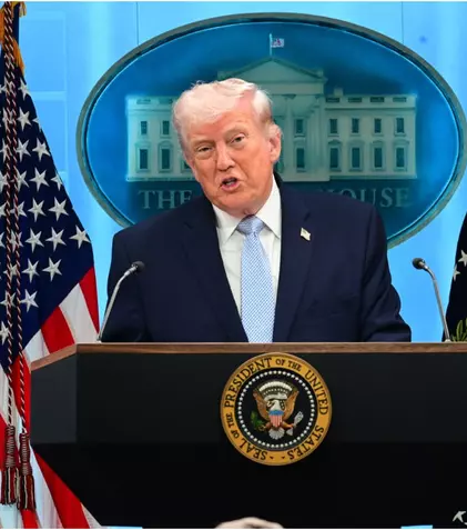 Valiza secretă din Palm Beach: Cum a ajuns arhiva intimă a lui Donald Trump într-un magazin second-hand