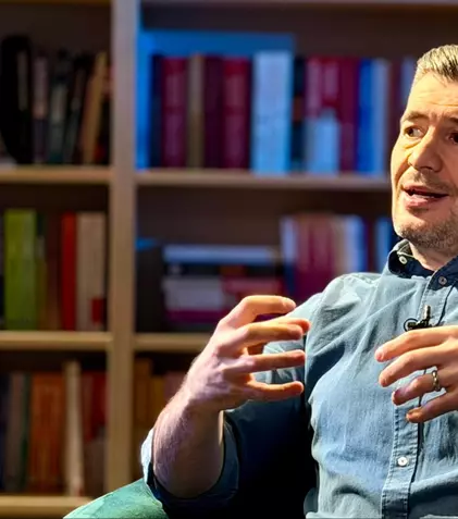 Dragoș Pătraru, invitat la Rețeaua de idoli: „Ori e alb, ori e negru”. Detalii neștiute despre viața din Ploiești