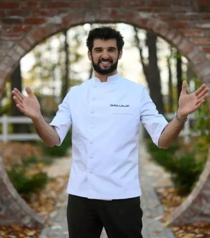 Chef Richard Abou Zaki, ipostază neașteptată în vacanță. Cum a fost surprins juratul de la „Chefi la cuțite”
