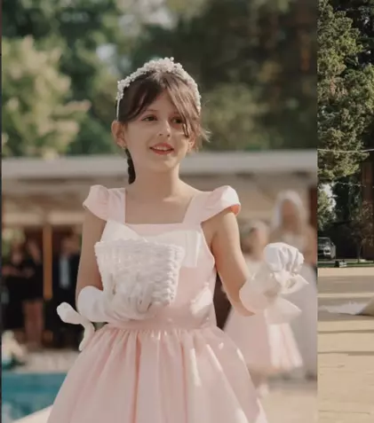 Ella și Clara, prințesele de la malul lacului! Cum au apărut fiicele Andreei Bălan la nunta artistei cu Victor Cornea