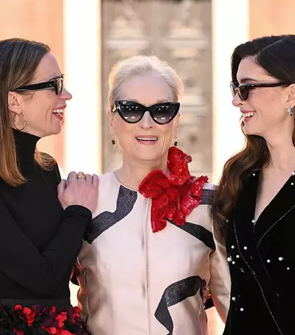 Salarii de milioane la „Diavolul se îmbracă de la Prada 2”: Gestul incredibil făcut de Meryl Streep pentru Anne Hathaway și Emily Blunt