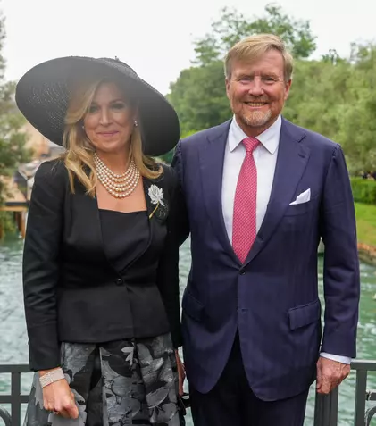 Mister în negru pe canalele venețiene: Cum a furat Regina Máxima privirile la Bienală. A renunțat la ținutele colorate