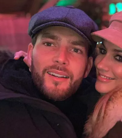 Tragedie fără margini pentru familia fostei prezentatoare „Love Island”. Fratele Carolinei Flack a murit la șase ani după decesul vedetei