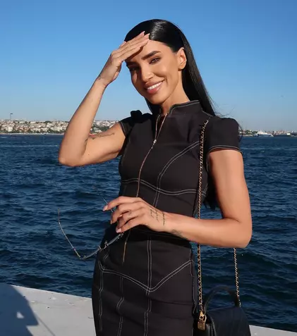 Viața Adelinei Pestrițu la Istanbul: Prezentatoarea noului show de la Pro TV s-a mutat cu familia! Cu ce vedetă din România s-a întâlnit în Turcia