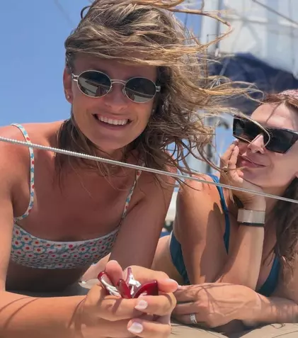Ioana Blaj și Monica Bîrlădeanu, vacanță împreună în Grecia. Imaginile de pe barcă au atras toate privirile