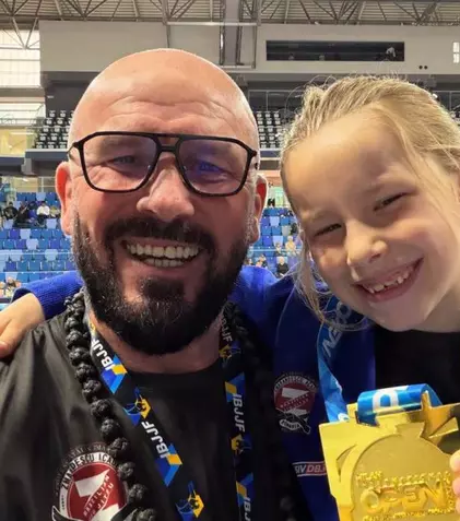 Performanță istorică în familia lui Cătălin Zmărăndescu! Micuța Matilda a devenit dublă campioană mondială la doar 8 ani